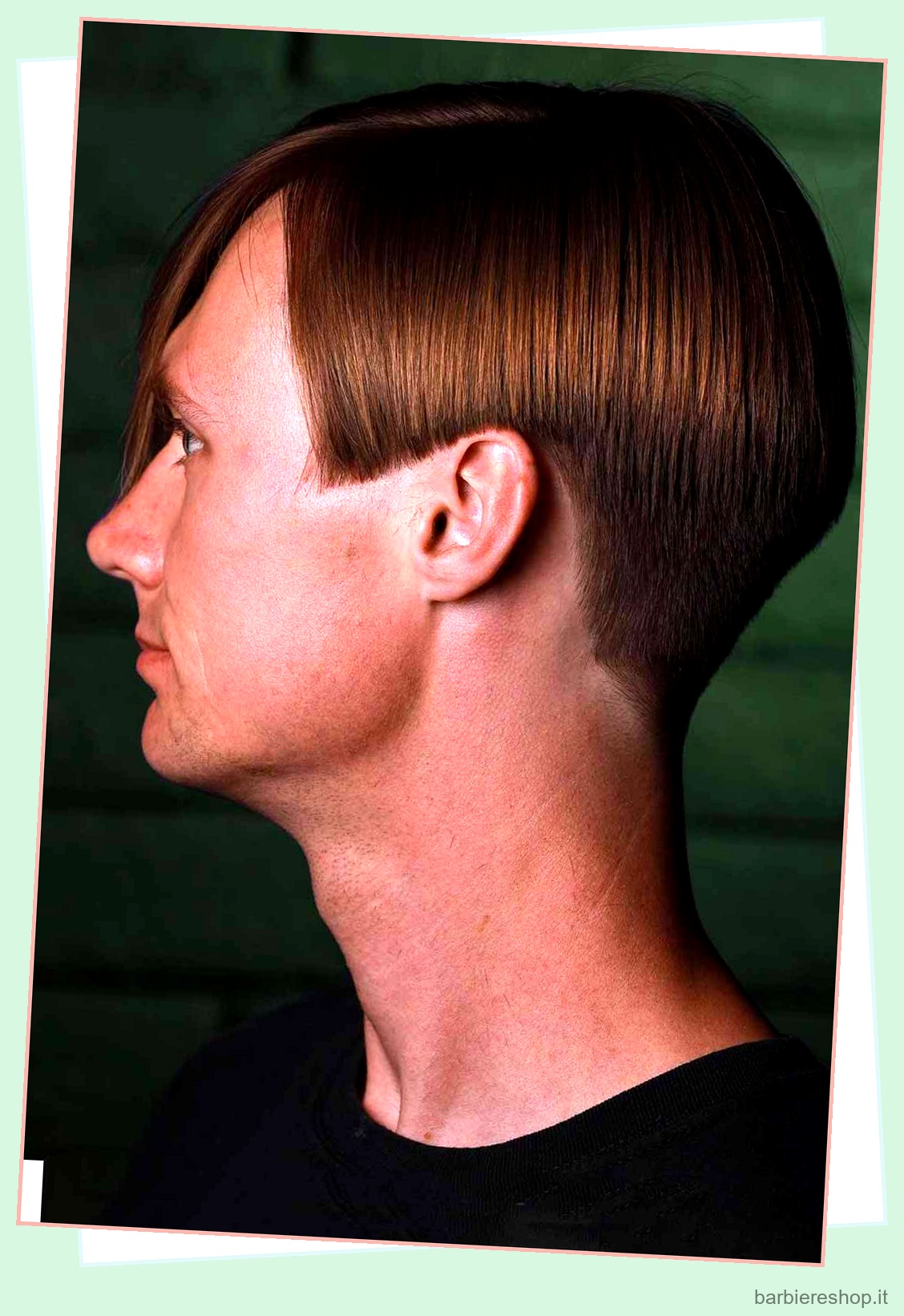 25 Stili e tagli di capelli da uomo con parte centrale per il 2023 52