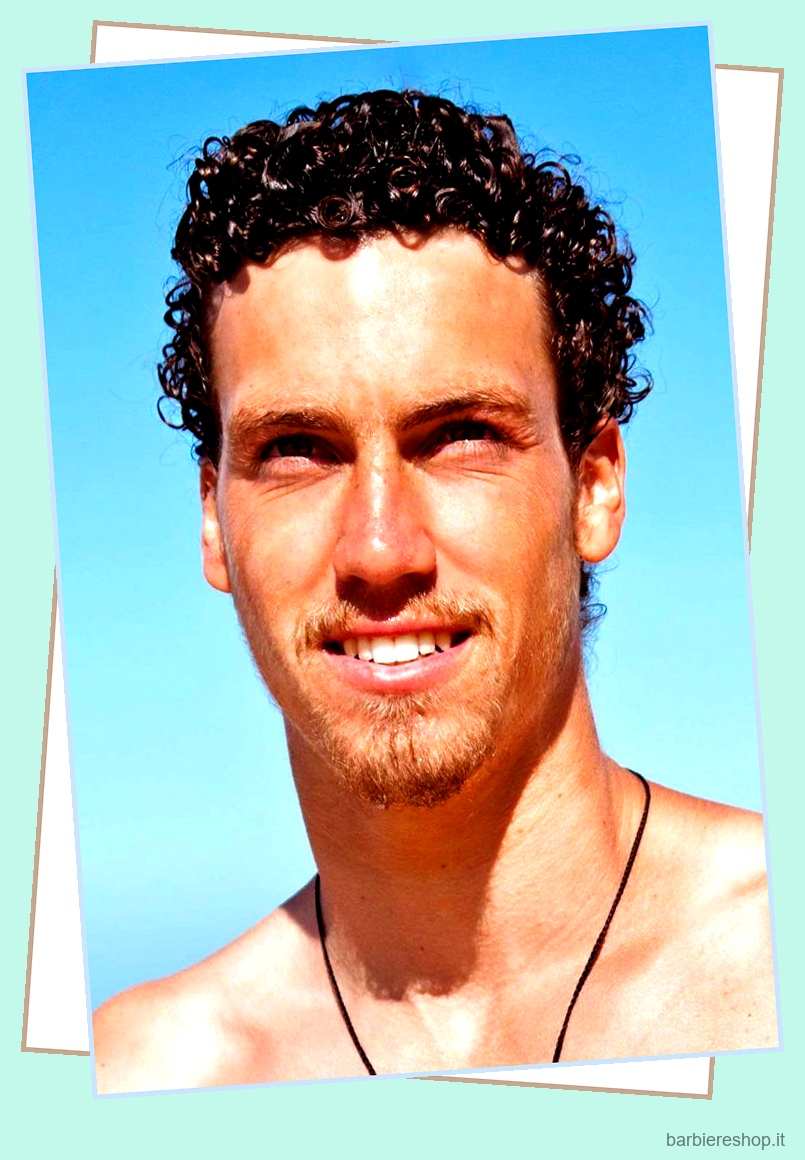 Capelli da surfista per gli uomini: 25 acconciature iconiche con i capelli mossi 21