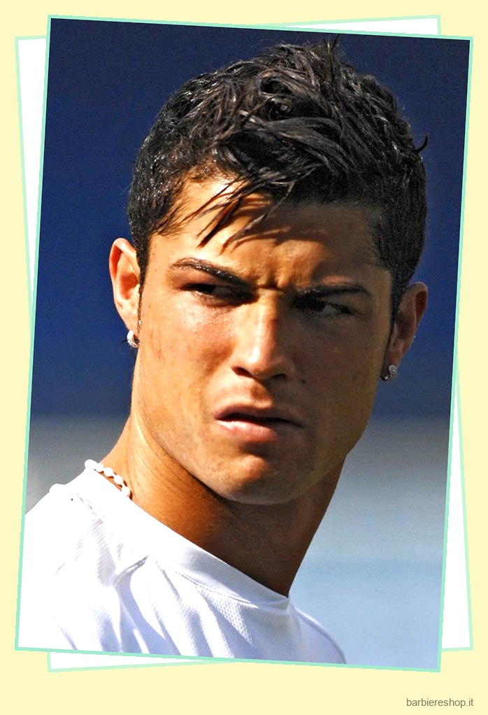 Idee per i tagli di capelli di Cristiano Ronaldo: Acconciare i capelli come una stella del calcio 21