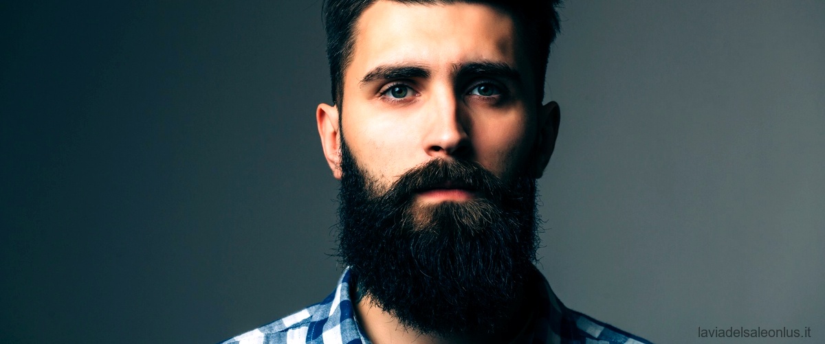 Consigli e trucchi per ottenere una rasatura impeccabile sulla barba castana