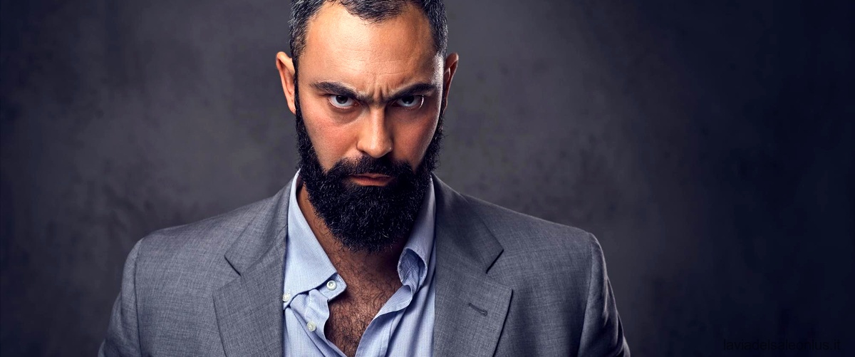 Domanda: Come dovrebbe essere la barba di un uomo?