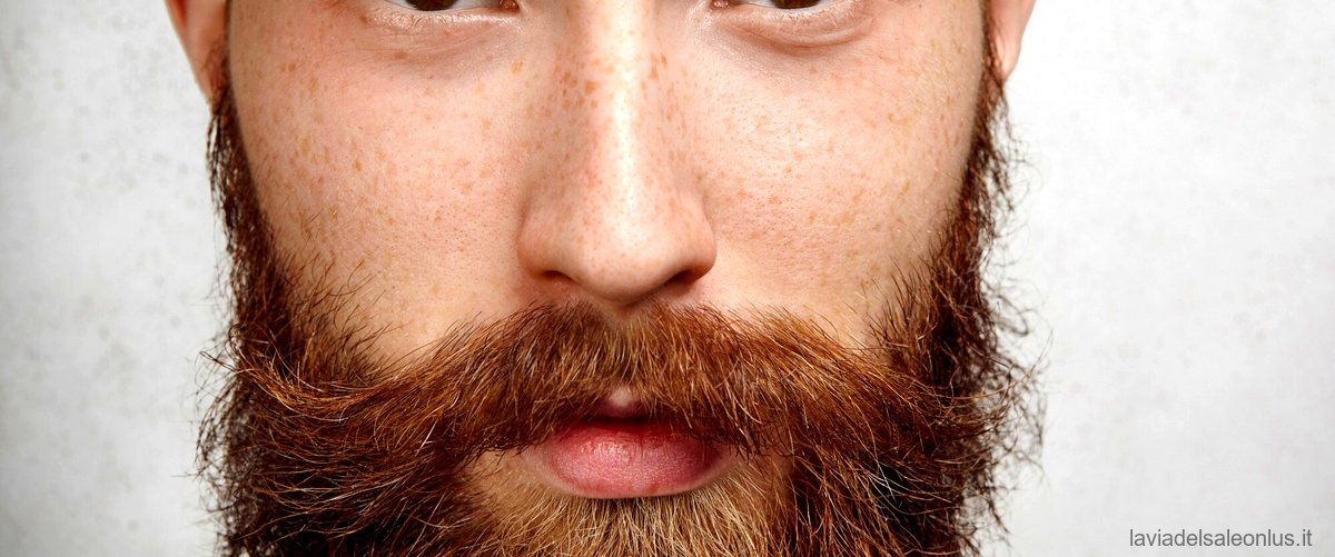 Domanda: Come si taglia la barba sotto il mento?