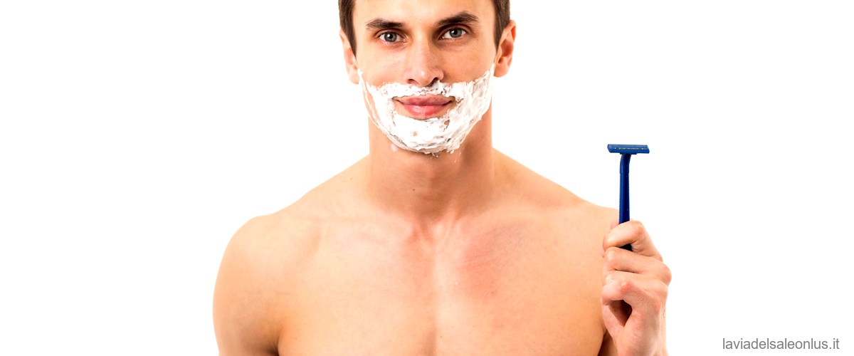Schiuma da barba trasparente: come usarla correttamente 2